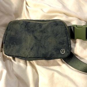 lululemon everywhere belt bag